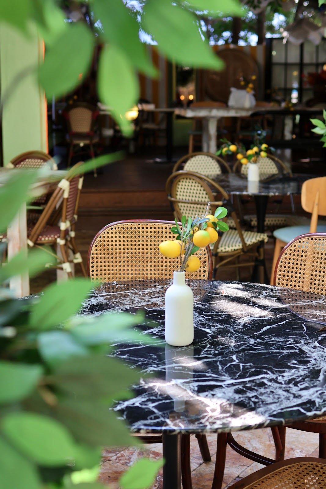 Dolce Vita marble tables